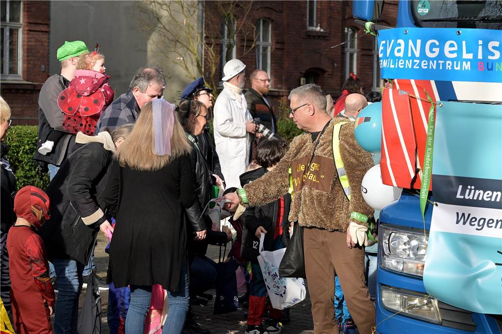 Lünen-Süd feiert Karneval: Über 100 Fotos vom einzigen Umzug der Stadt Eindrücke vom Karnevalsumzug in Lünen-Süd 2024