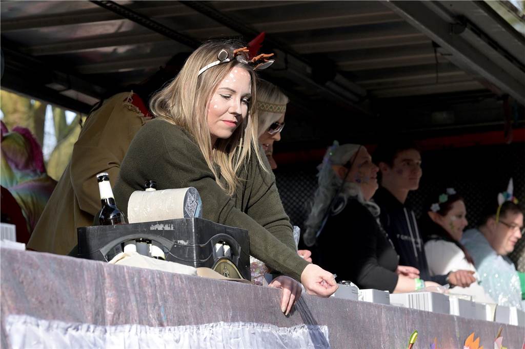 Lünen-Süd feiert Karneval: Über 100 Fotos vom einzigen Umzug der Stadt Eindrücke vom Karnevalsumzug in Lünen-Süd 2024