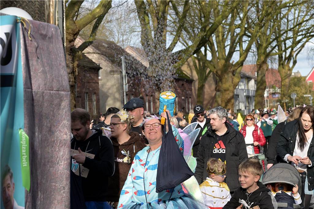 Lünen-Süd feiert Karneval: Über 100 Fotos vom einzigen Umzug der Stadt Eindrücke vom Karnevalsumzug in Lünen-Süd 2024