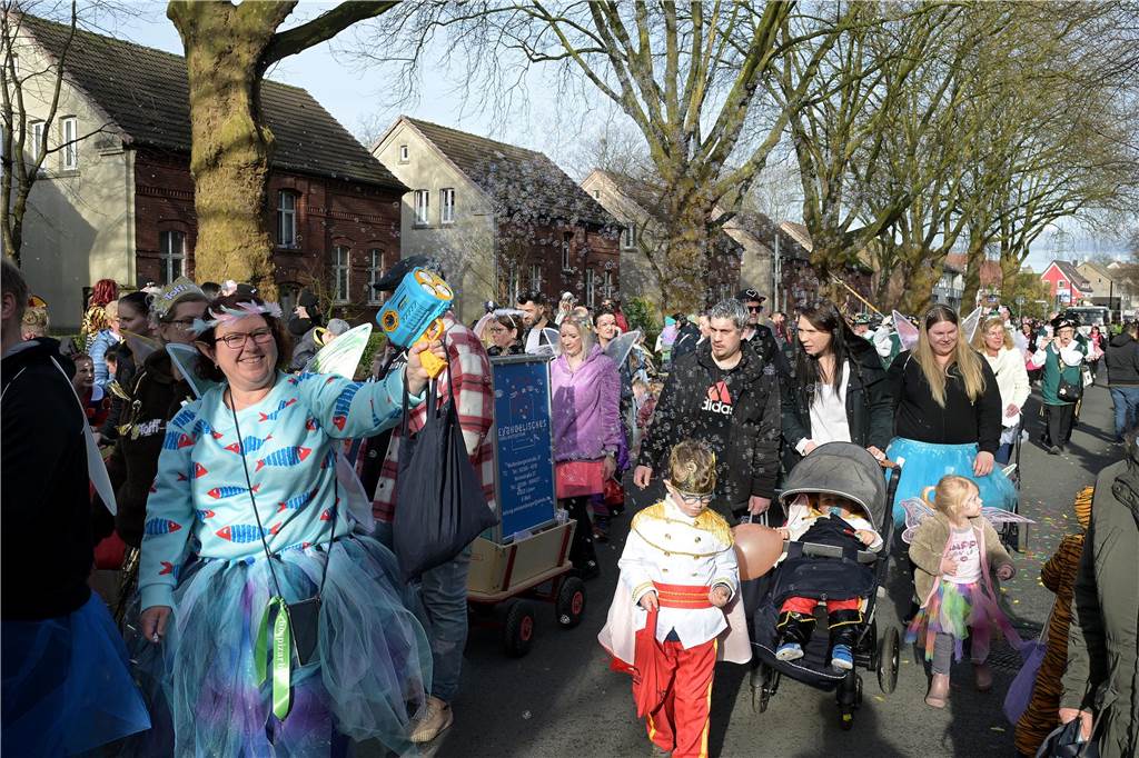 Lünen-Süd feiert Karneval: Über 100 Fotos vom einzigen Umzug der Stadt Eindrücke vom Karnevalsumzug in Lünen-Süd 2024
