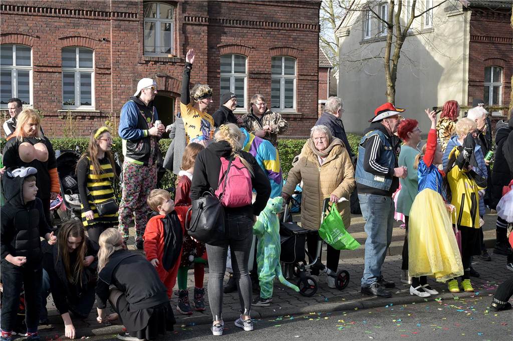 Lünen-Süd feiert Karneval: Über 100 Fotos vom einzigen Umzug der Stadt Eindrücke vom Karnevalsumzug in Lünen-Süd 2024
