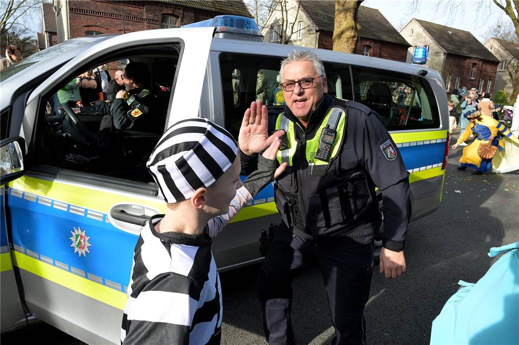 Lünen-Süd feiert Karneval: Über 100 Fotos vom einzigen Umzug der Stadt Eindrücke vom Karnevalsumzug in Lünen-Süd 2024
