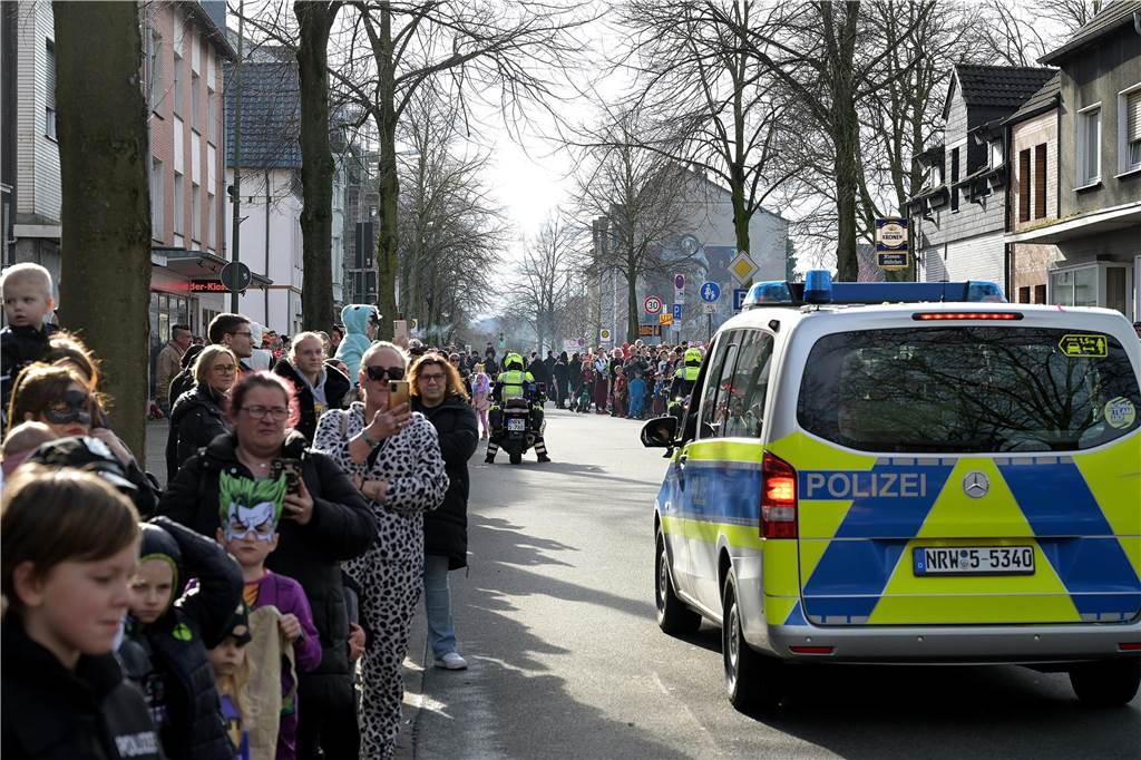 Lünen-Süd feiert Karneval: Über 100 Fotos vom einzigen Umzug der Stadt Eindrücke vom Karnevalsumzug in Lünen-Süd 2024