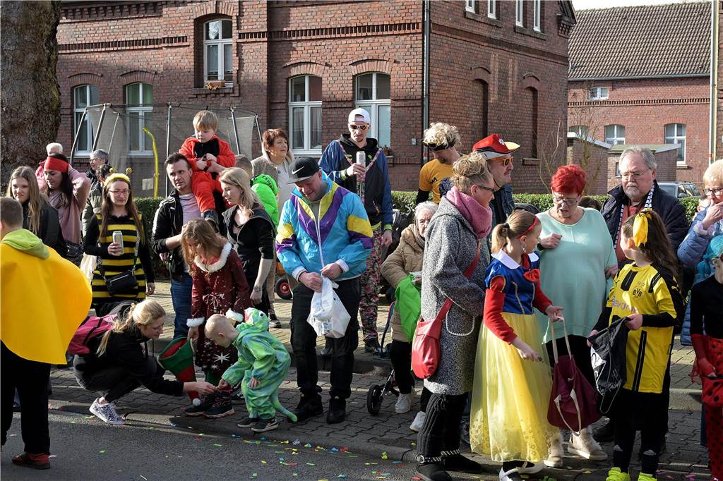 Lünen-Süd feiert Karneval: Über 100 Fotos vom einzigen Umzug der Stadt Eindrücke vom Karnevalsumzug in Lünen-Süd 2024