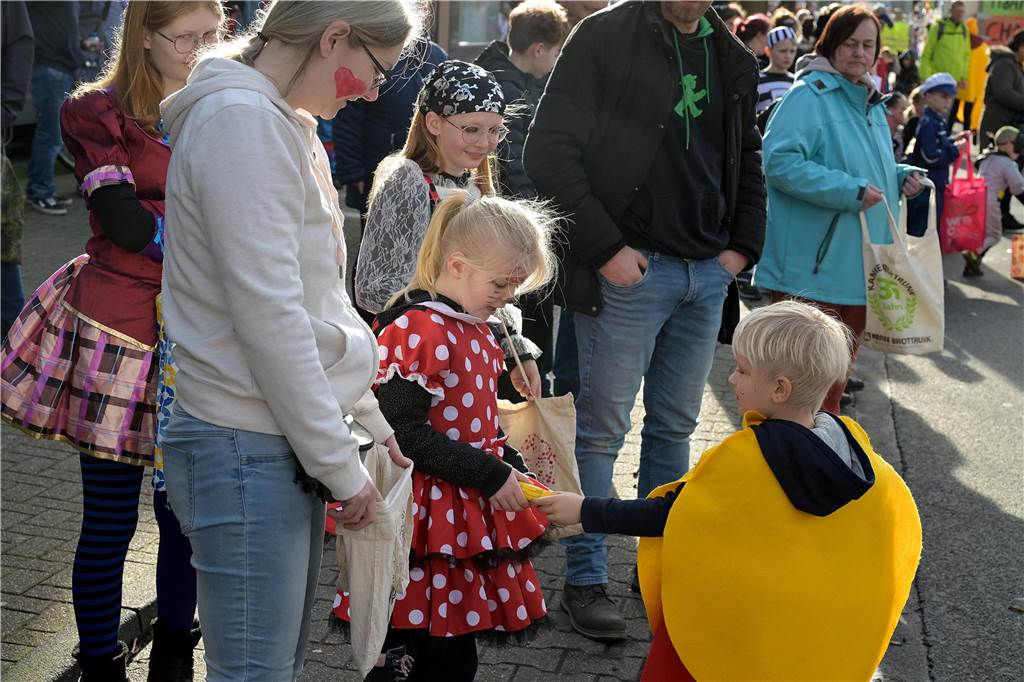 Lünen-Süd feiert Karneval: Über 100 Fotos vom einzigen Umzug der Stadt Eindrücke vom Karnevalsumzug in Lünen-Süd 2024