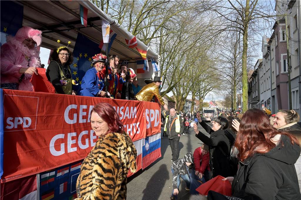 Lünen-Süd feiert Karneval: Über 100 Fotos vom einzigen Umzug der Stadt Eindrücke vom Karnevalsumzug in Lünen-Süd 2024