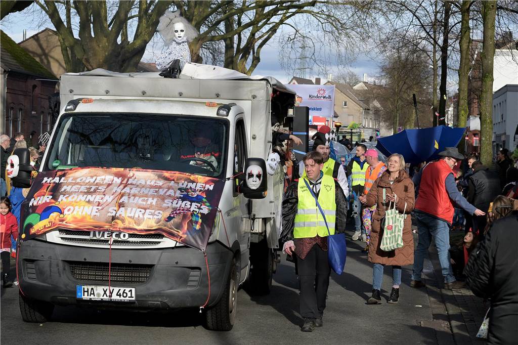 Lünen-Süd feiert Karneval: Über 100 Fotos vom einzigen Umzug der Stadt Eindrücke vom Karnevalsumzug in Lünen-Süd 2024
