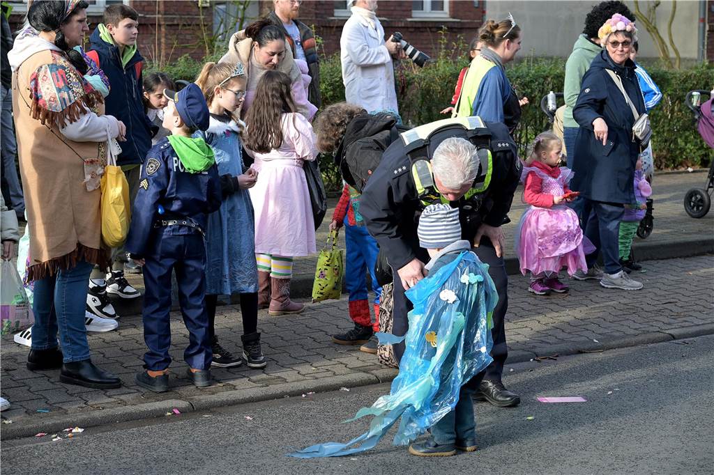 Lünen-Süd feiert Karneval: Über 100 Fotos vom einzigen Umzug der Stadt Eindrücke vom Karnevalsumzug in Lünen-Süd 2024