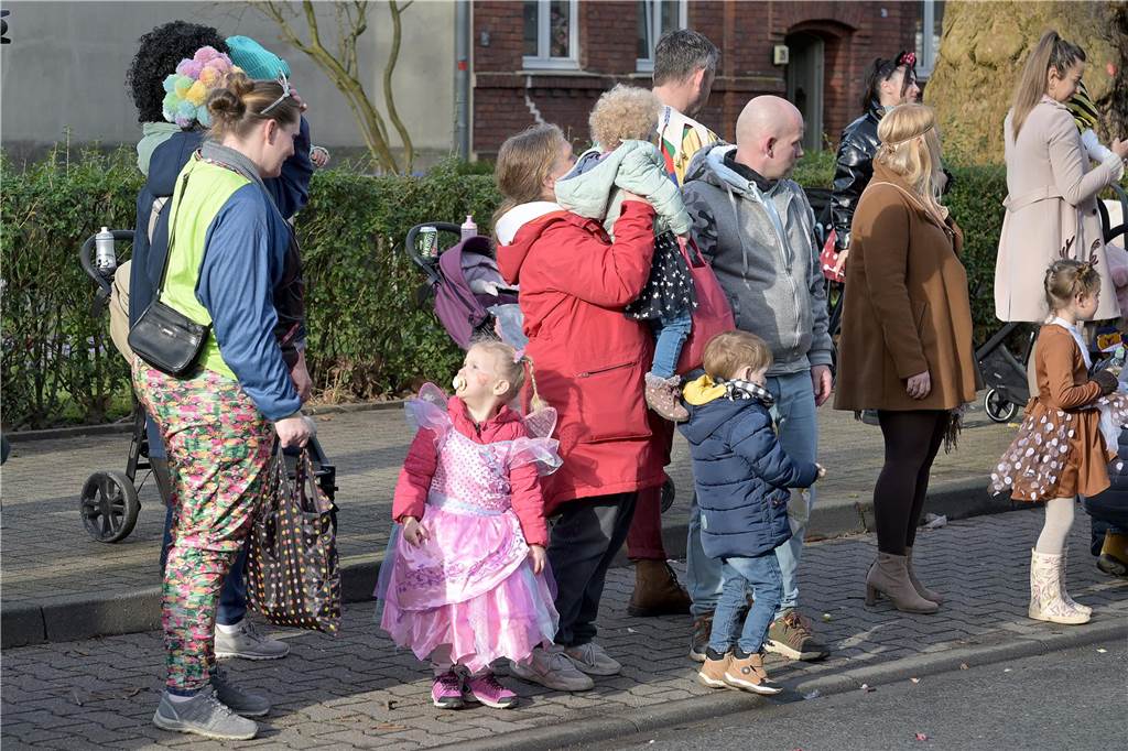 Lünen-Süd feiert Karneval: Über 100 Fotos vom einzigen Umzug der Stadt Eindrücke vom Karnevalsumzug in Lünen-Süd 2024