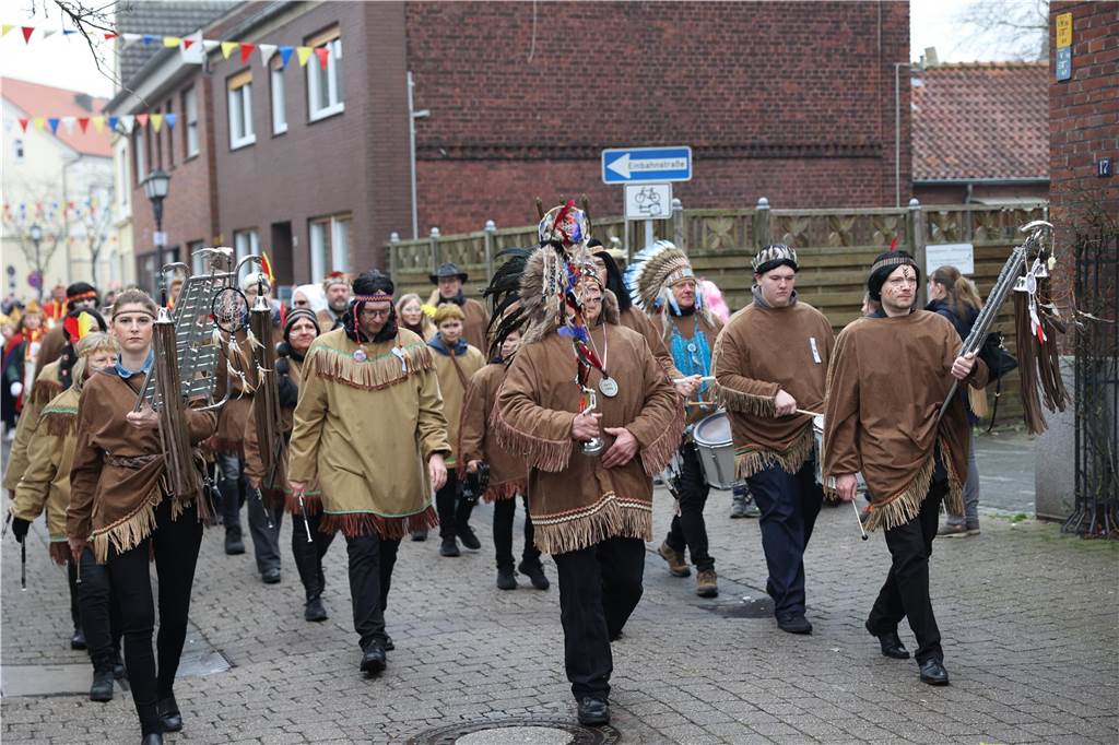 Karnevalsumzug 2023 in Olfen: Viele Foto vom Nelkendienstag Eindrücke vom Karnevalsumzug in Olfen 2023