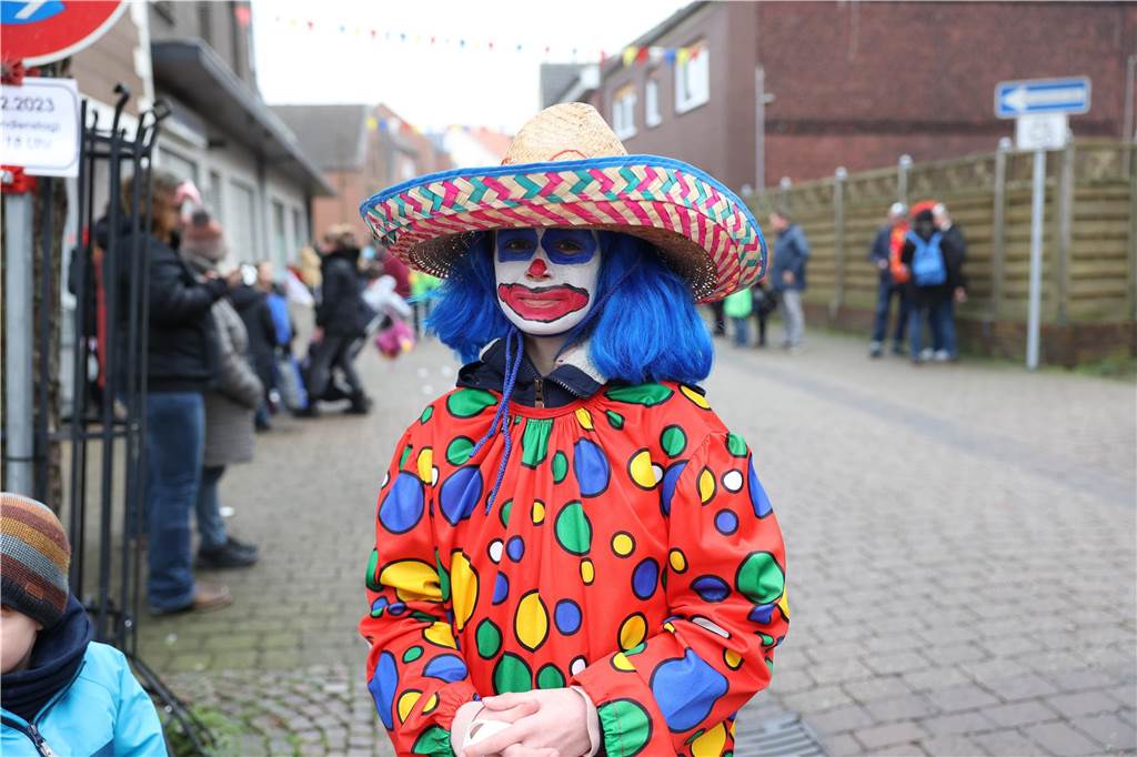 Karnevalsumzug 2023 in Olfen: Viele Foto vom Nelkendienstag Eindrücke vom Karnevalsumzug in Olfen 2023