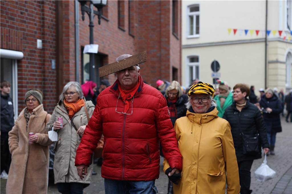 Karnevalsumzug 2023 in Olfen: Viele Foto vom Nelkendienstag Eindrücke vom Karnevalsumzug in Olfen 2023