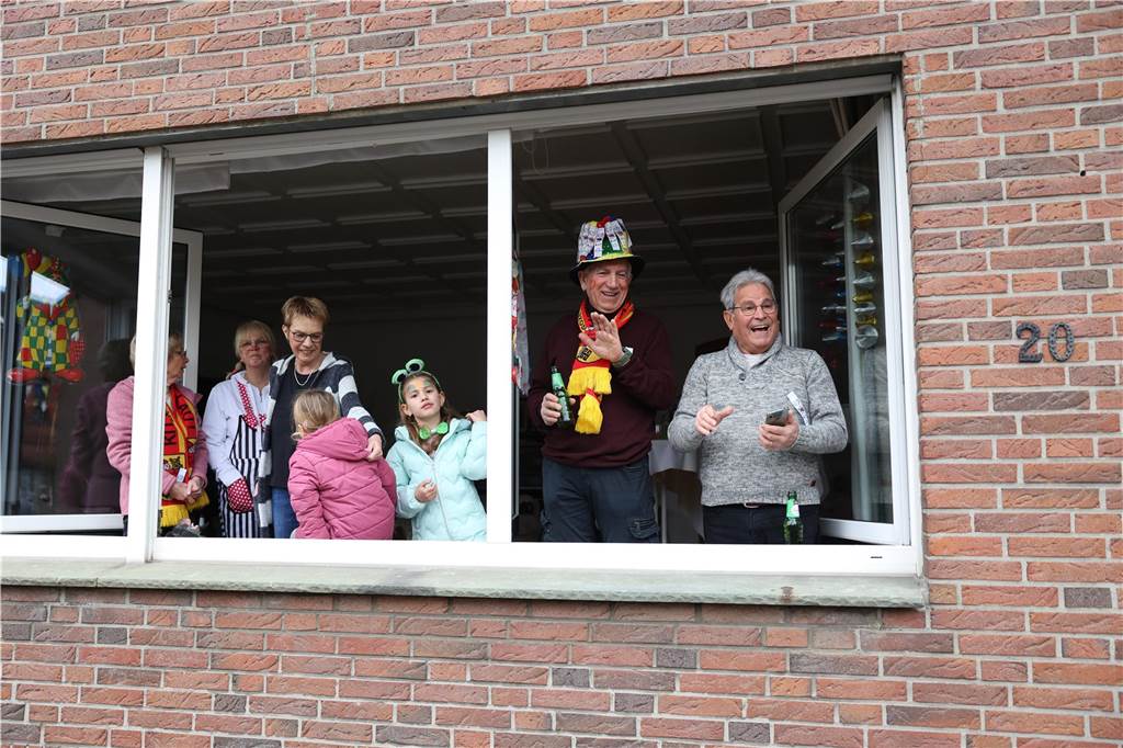 Karnevalsumzug 2023 in Olfen: Viele Foto vom Nelkendienstag Eindrücke vom Karnevalsumzug in Olfen 2023