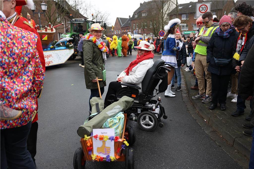 Karnevalsumzug 2023 in Olfen: Viele Foto vom Nelkendienstag Eindrücke vom Karnevalsumzug in Olfen 2023