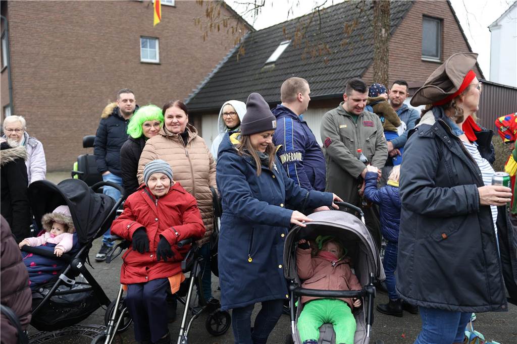 Karnevalsumzug 2023 in Olfen: Viele Foto vom Nelkendienstag Eindrücke vom Karnevalsumzug in Olfen 2023