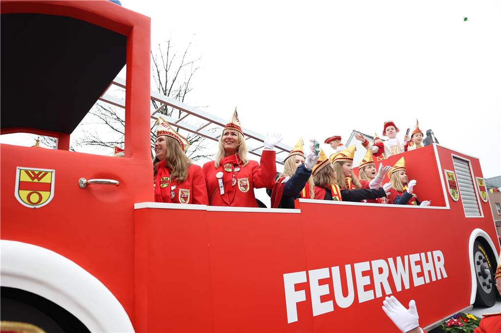 Karnevalsumzug 2023 in Olfen: Viele Foto vom Nelkendienstag Eindrücke vom Karnevalsumzug in Olfen 2023