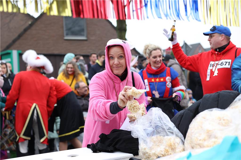 Karnevalsumzug 2023 in Olfen: Viele Foto vom Nelkendienstag Eindrücke vom Karnevalsumzug in Olfen 2023