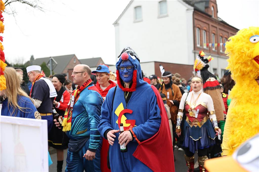 Karnevalsumzug 2023 in Olfen: Viele Foto vom Nelkendienstag Eindrücke vom Karnevalsumzug in Olfen 2023