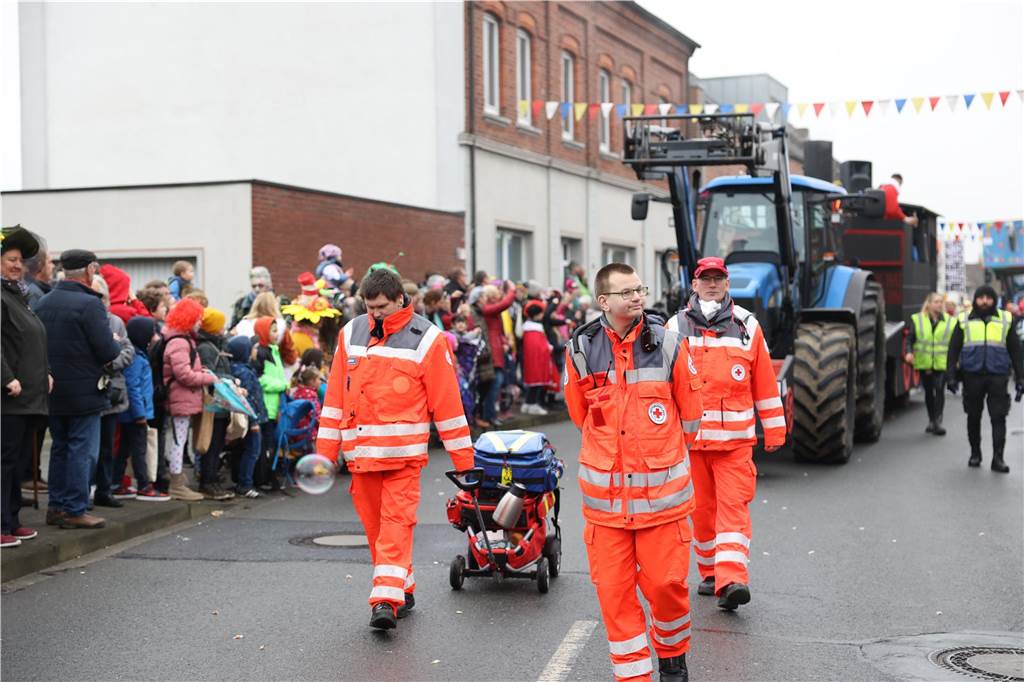 Karnevalsumzug 2023 in Olfen: Viele Foto vom Nelkendienstag Eindrücke vom Karnevalsumzug in Olfen 2023
