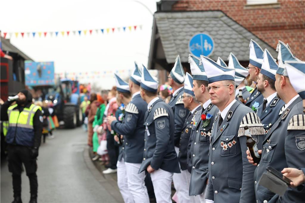 Karnevalsumzug 2023 in Olfen: Viele Foto vom Nelkendienstag Eindrücke vom Karnevalsumzug in Olfen 2023