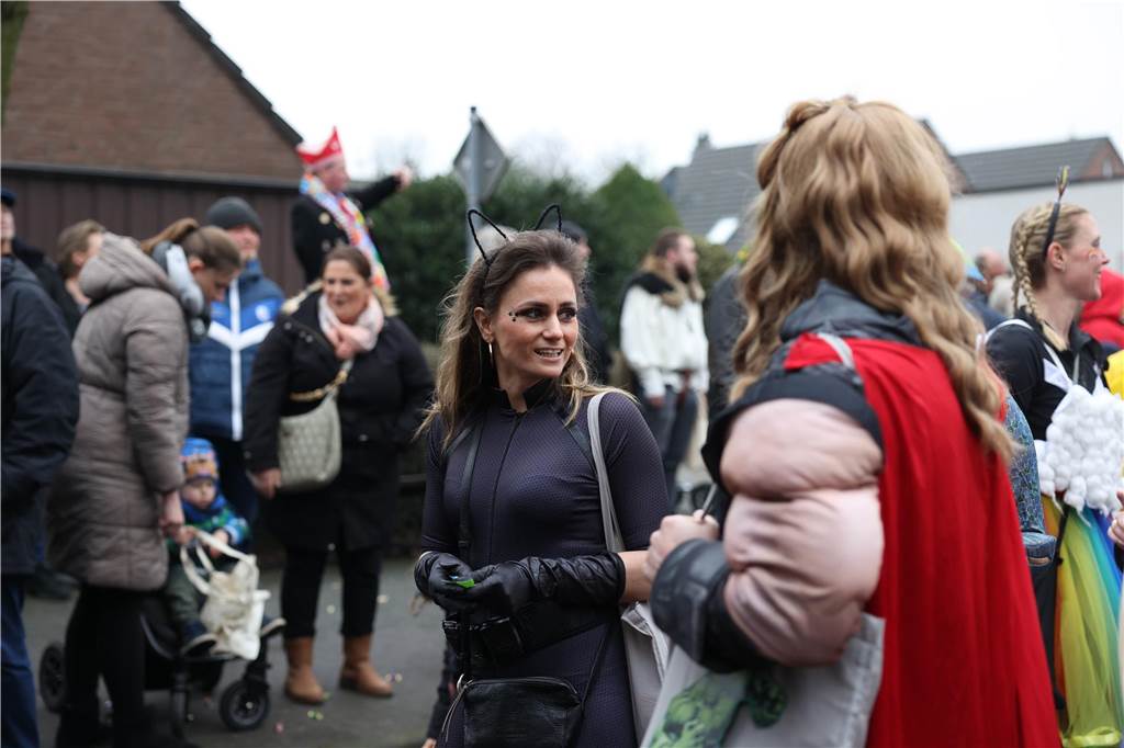 Karnevalsumzug 2023 in Olfen: Viele Foto vom Nelkendienstag Eindrücke vom Karnevalsumzug in Olfen 2023