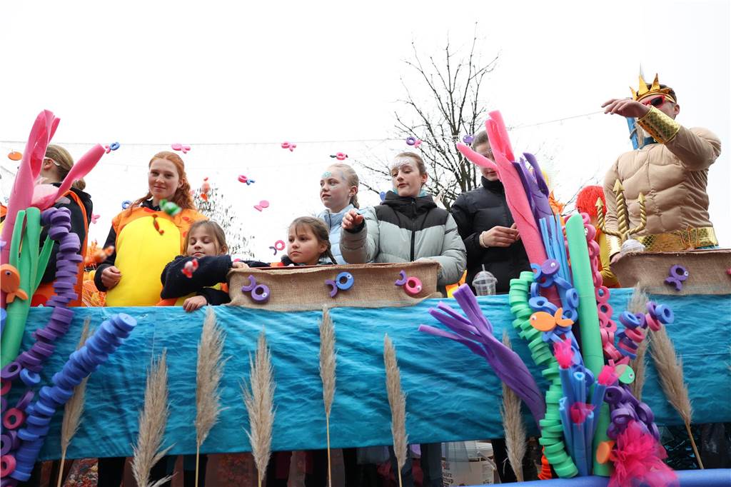Karnevalsumzug 2023 in Olfen: Viele Foto vom Nelkendienstag Eindrücke vom Karnevalsumzug in Olfen 2023