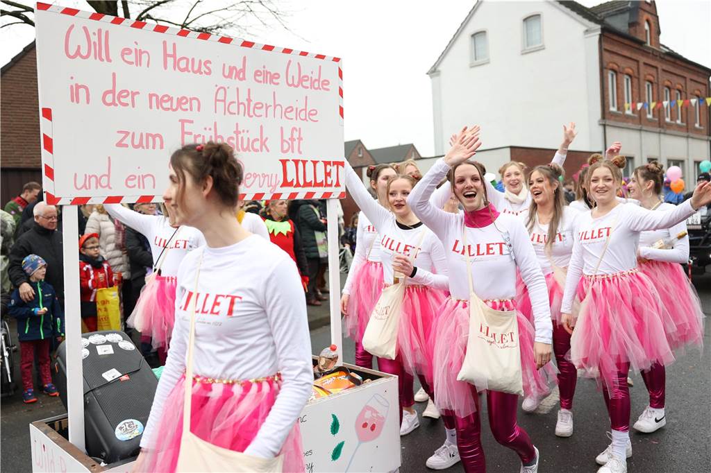 Karnevalsumzug 2023 in Olfen: Viele Foto vom Nelkendienstag Eindrücke vom Karnevalsumzug in Olfen 2023