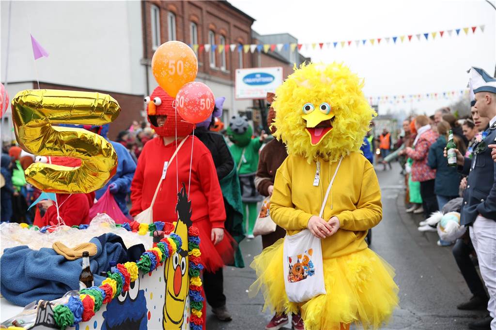 Karnevalsumzug 2023 in Olfen: Viele Foto vom Nelkendienstag Eindrücke vom Karnevalsumzug in Olfen 2023