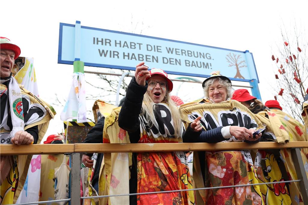 Karnevalsumzug 2023 in Olfen: Viele Foto vom Nelkendienstag Eindrücke vom Karnevalsumzug in Olfen 2023