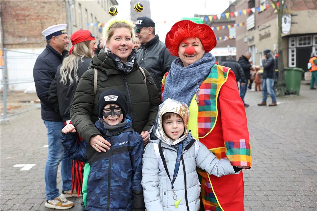 Karnevalsumzug 2023 in Olfen: Viele Foto vom Nelkendienstag Eindrücke vom Karnevalsumzug in Olfen 2023