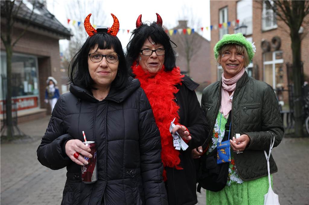 Karnevalsumzug 2023 in Olfen: Viele Foto vom Nelkendienstag Eindrücke vom Karnevalsumzug in Olfen 2023