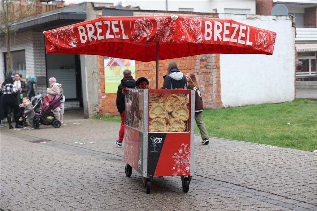 Karnevalsumzug 2023 in Olfen: Viele Foto vom Nelkendienstag Eindrücke vom Karnevalsumzug in Olfen 2023