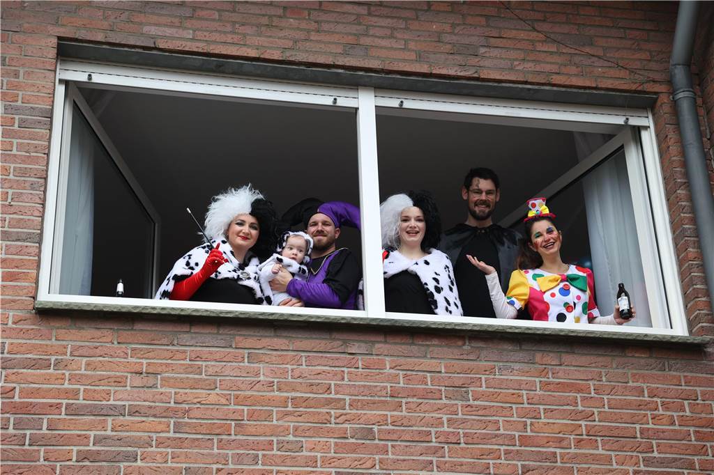Karnevalsumzug 2023 in Olfen: Viele Foto vom Nelkendienstag Eindrücke vom Karnevalsumzug in Olfen 2023