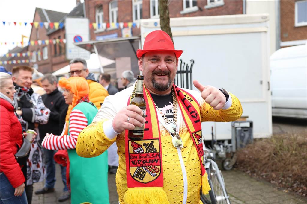 Karnevalsumzug 2023 in Olfen: Viele Foto vom Nelkendienstag Eindrücke vom Karnevalsumzug in Olfen 2023