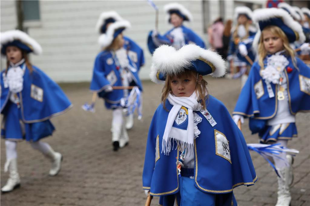 Karnevalsumzug 2023 in Olfen: Viele Foto vom Nelkendienstag Eindrücke vom Karnevalsumzug in Olfen 2023