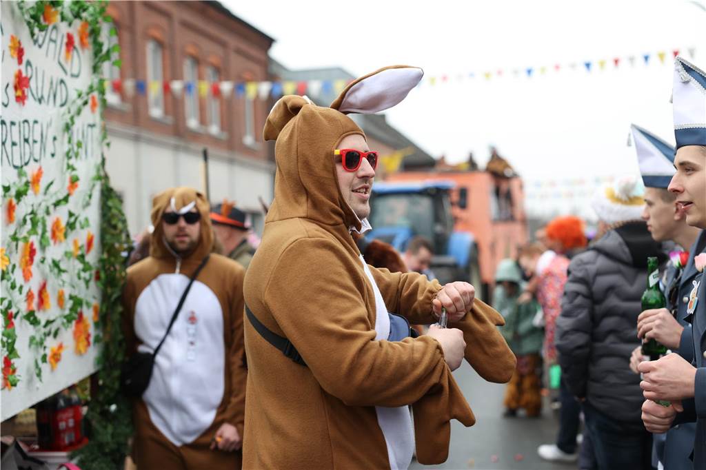 Karnevalsumzug 2023 in Olfen: Viele Foto vom Nelkendienstag Eindrücke vom Karnevalsumzug in Olfen 2023
