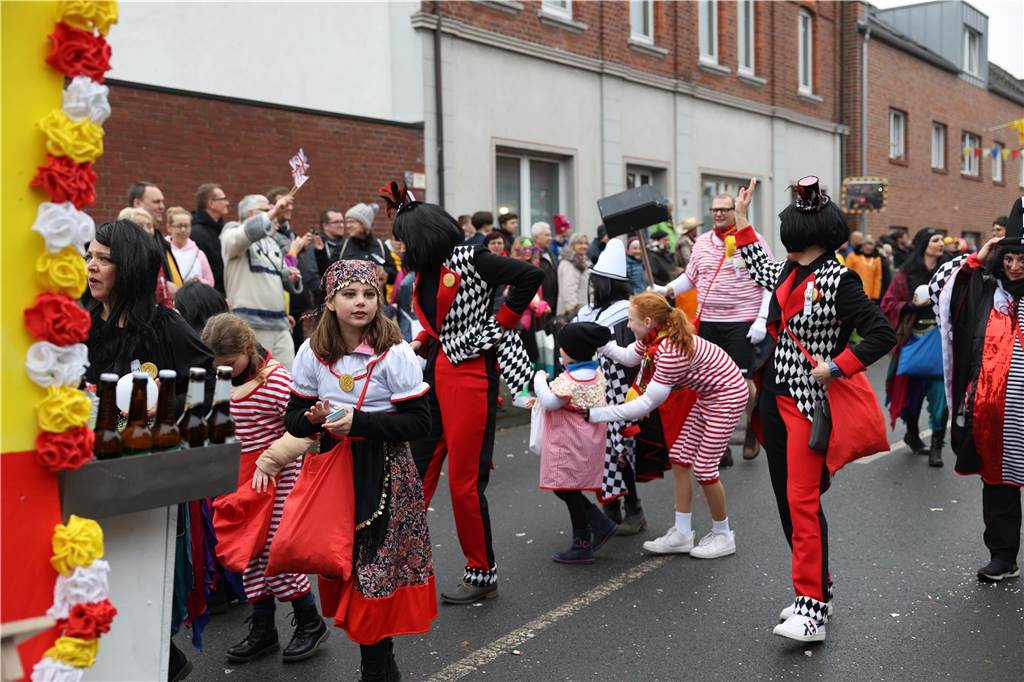 Karnevalsumzug 2023 in Olfen: Ganz viele Fotos vom Nelkendienstag (Teil 2) Eindrücke vom Karnevalsumzug in Olfen 2023