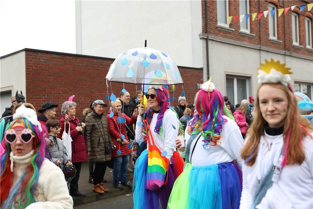 Karnevalsumzug 2023 in Olfen: Ganz viele Fotos vom Nelkendienstag (Teil 2) Eindrücke vom Karnevalsumzug in Olfen 2023
