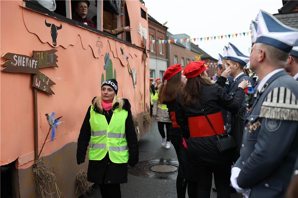 Karnevalsumzug 2023 in Olfen: Ganz viele Fotos vom Nelkendienstag (Teil 2) Eindrücke vom Karnevalsumzug in Olfen 2023