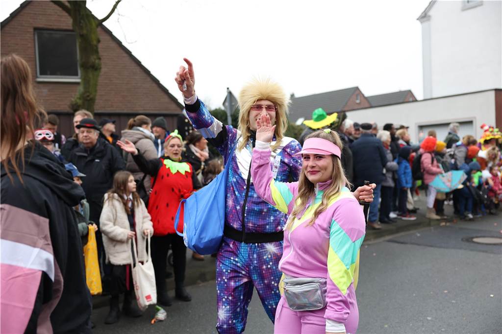 Karnevalsumzug 2023 in Olfen: Ganz viele Fotos vom Nelkendienstag (Teil 2) Eindrücke vom Karnevalsumzug in Olfen 2023