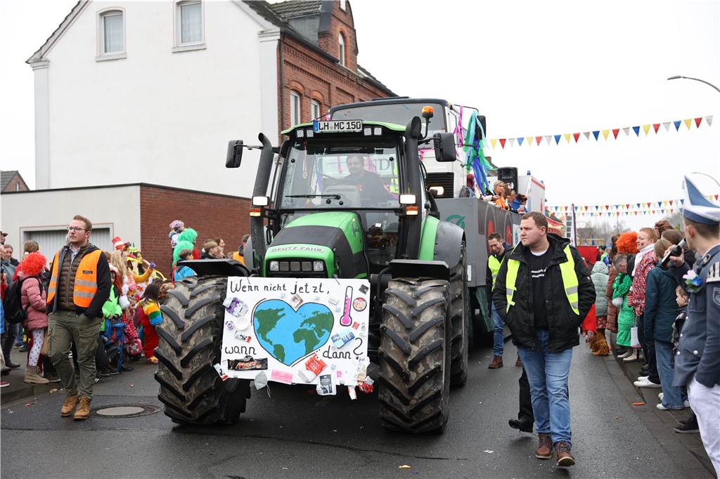 Karnevalsumzug 2023 in Olfen: Ganz viele Fotos vom Nelkendienstag (Teil 2) Eindrücke vom Karnevalsumzug in Olfen 2023
