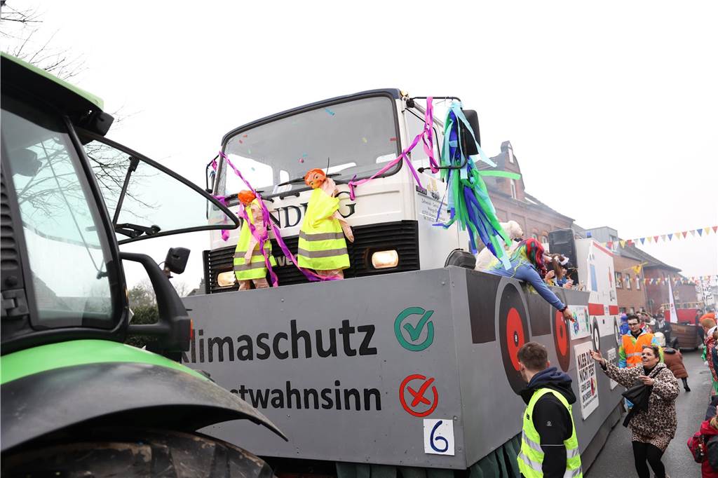 Karnevalsumzug 2023 in Olfen: Ganz viele Fotos vom Nelkendienstag (Teil 2) Eindrücke vom Karnevalsumzug in Olfen 2023