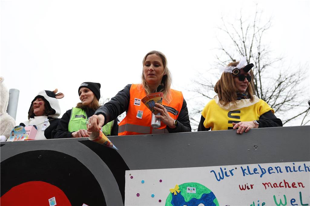 Karnevalsumzug 2023 in Olfen: Ganz viele Fotos vom Nelkendienstag (Teil 2) Eindrücke vom Karnevalsumzug in Olfen 2023