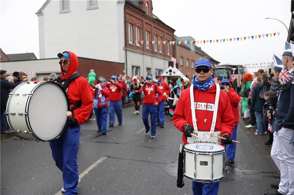 Karnevalsumzug 2023 in Olfen: Ganz viele Fotos vom Nelkendienstag (Teil 2) Eindrücke vom Karnevalsumzug in Olfen 2023