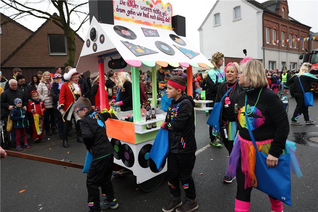 Karnevalsumzug 2023 in Olfen: Ganz viele Fotos vom Nelkendienstag (Teil 2) Eindrücke vom Karnevalsumzug in Olfen 2023