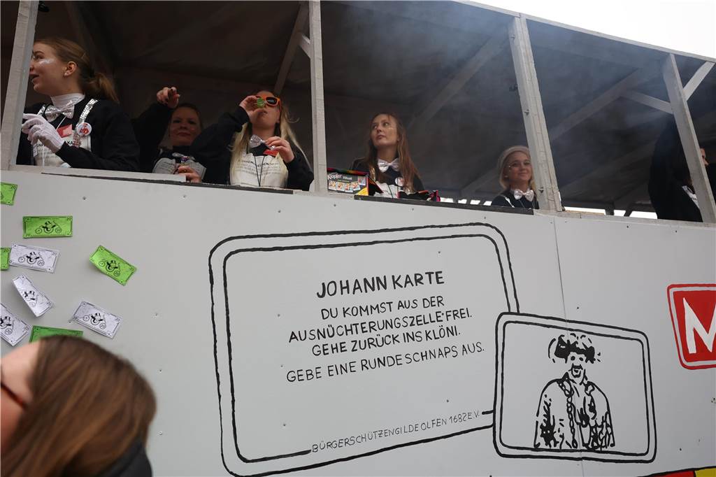 Karnevalsumzug 2023 in Olfen: Ganz viele Fotos vom Nelkendienstag (Teil 2) Eindrücke vom Karnevalsumzug in Olfen 2023