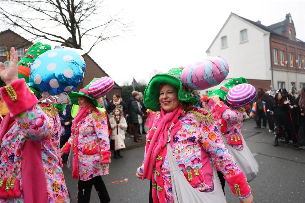 Karnevalsumzug 2023 in Olfen: Ganz viele Fotos vom Nelkendienstag (Teil 2) Eindrücke vom Karnevalsumzug in Olfen 2023