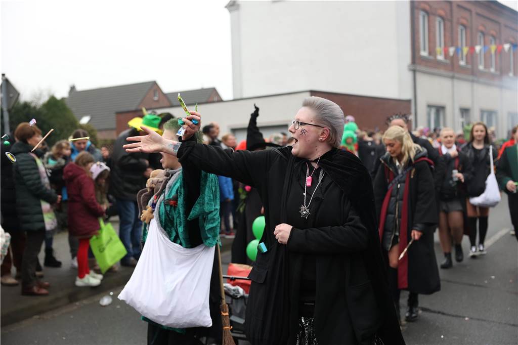 Karnevalsumzug 2023 in Olfen: Ganz viele Fotos vom Nelkendienstag (Teil 2) Eindrücke vom Karnevalsumzug in Olfen 2023