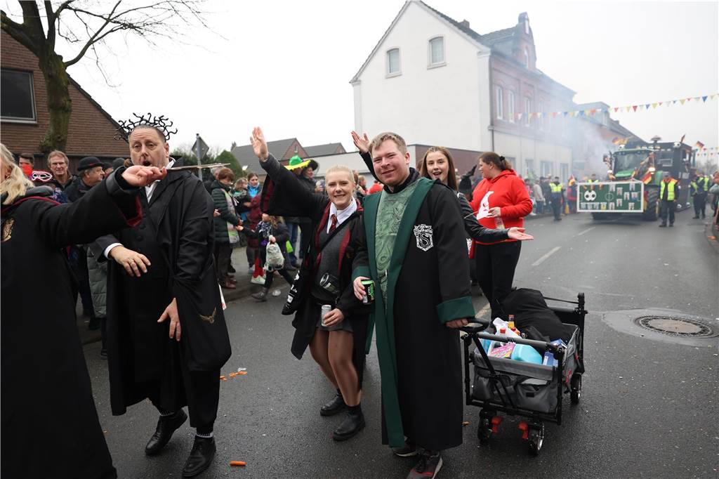 Karnevalsumzug 2023 in Olfen: Ganz viele Fotos vom Nelkendienstag (Teil 2) Eindrücke vom Karnevalsumzug in Olfen 2023