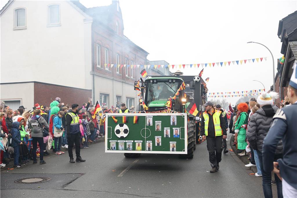Karnevalsumzug 2023 in Olfen: Ganz viele Fotos vom Nelkendienstag (Teil 2) Eindrücke vom Karnevalsumzug in Olfen 2023